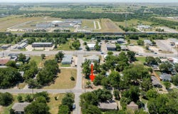 1101 W 3rd St, Taylor, TX 76574