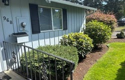 968 W L Street, Springfield, OR 97477