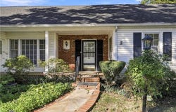 8136 Outlook Lane, Prairie Village, KS 66208