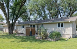 507 3rd St SE, Sioux Center, IA 51250