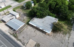 125 E Navarro Avenue, De Leon, TX 76444