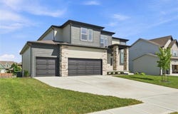 413 Woodview Drive, Raymore, MO 64083