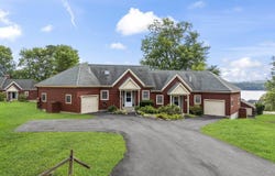 14 Lancelot Road, Naples, ME 04055