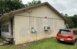 601 E 5th Street, Nixon, TX 78140