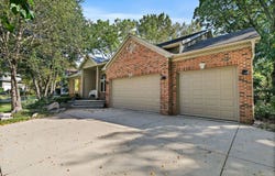 1000 Dakota Drive, Woodstock, IL 60098