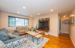 24 Manchester Ct, Wayne Twp., NJ 07470-3304
