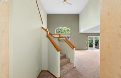 240 E JERSEY St, Gladstone, OR 97027