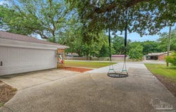 6020 Oakwood Dr, Milton, FL 32570
