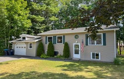 7 Pinewood Street, Orono, ME 04473
