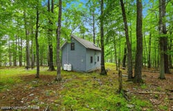 180 E Shore Drive, Dingmans Ferry, PA 18328