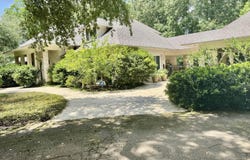 35 Scotland Drive, Natchez, MS 39120