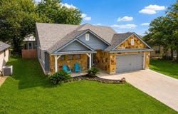 208 Cailin Ct, Burnet, TX 78611