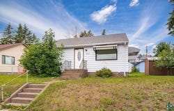 5915 Grand Ave, Duluth, MN 55807