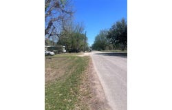 SE 2nd St, Smithville, TX 78957