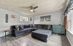 1501 Ford Drive, Aurora, MO 65605