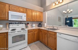 4034 Georgetown Square, Schenectady, NY 12303