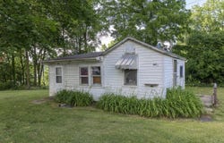 123 Hilltop Lane, Cassopolis, MI 49031