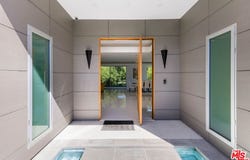 1124 Summit Dr, Beverly Hills, CA 90210
