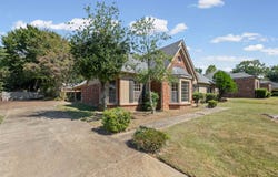 7084 CRESTRIDGE Rd, Memphis, TN 38119