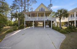 101 NE 33rd Street, Oak Island, NC 28465