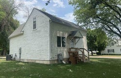 102 N 4th St, Breda, IA 51436