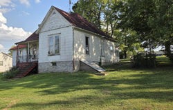 423 Saint Elmo St, Paris, MO 65275