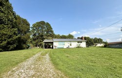 1282 Carleton St, Syracuse, OH 45779