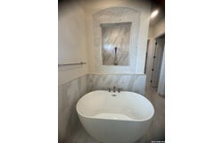 Malone Dr, Devine, TX 78016