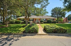 940 Amesbury Road, Virginia Beach, VA 23464