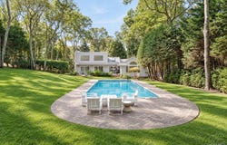 25 Old Squiretown Rd, Hampton Bays, NY 11946