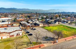 100 E Honolulu Street, Lindsay, CA 93247