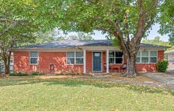 1009 Zelda Drive, Hurst, TX 76053