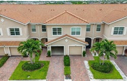 2744 Blossom Way, NAPLES, FL 34120