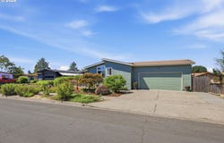 2070 DONNELLY Dr, Springfield, OR 97477
