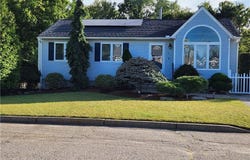 9 Mallory Court, Cranston, RI 02910