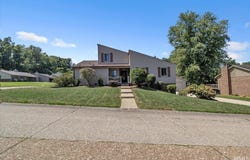 5477 E Timberwood Drive, Newburgh, IN 47630