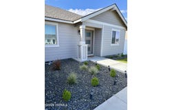 707 Grapevine St, Grandview, WA 98930