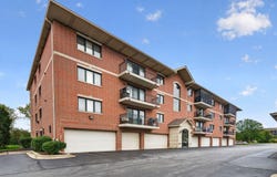 6850 W Winding Trail, Oak Forest, IL 60452