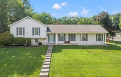 16 Governeurs Lane, ENDICOTT, NY 13760