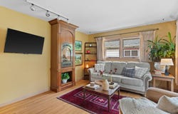 2720 E Elizabeth Ave, Saint Francis, WI 53235