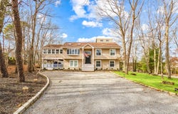 30 Squires Blvd, Hampton Bays, NY 11946