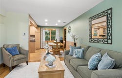 21 Edgewood, Plainview, NY 11803