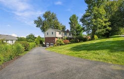 2323 Mill Grove Rd, Upper St Clair, PA 15241