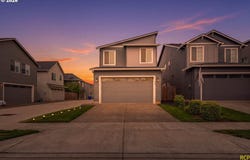 859 S 23RD Ave, Cornelius, OR 97113
