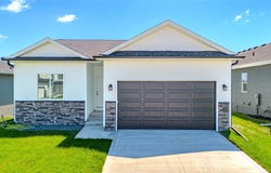 2002 Spaulding Lane, Grinnell, IA 50112