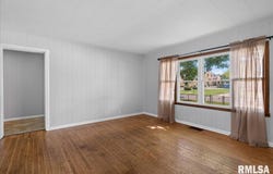 1023 Governor Street, Springfield, IL 62704