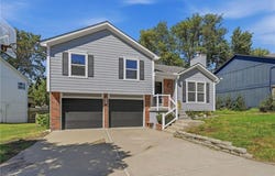 2108 SW STERLING Drive, Lee's Summit, MO 64081