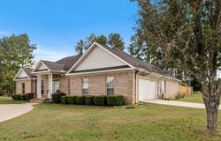 59 Oak Lake Dr., Enterprise, AL 36330