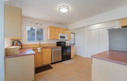 1720 E 9TH St, TheDalles, OR 97058