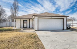 701 GLENNIS Avenue, Cactus, TX 79013